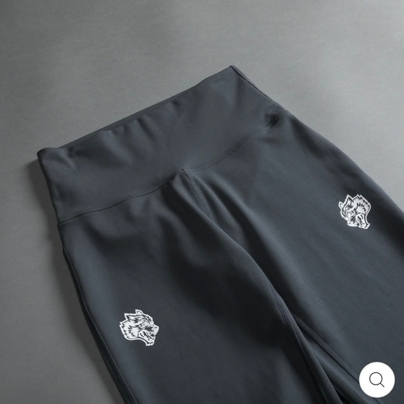 DUAL GEORGIA" ENERGY FLARE
LEGGINGS IN WOLF GRAY - Picture 9 of 12